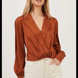 NWT - ASTR THE LABEL Marietta Satin Surplice Top